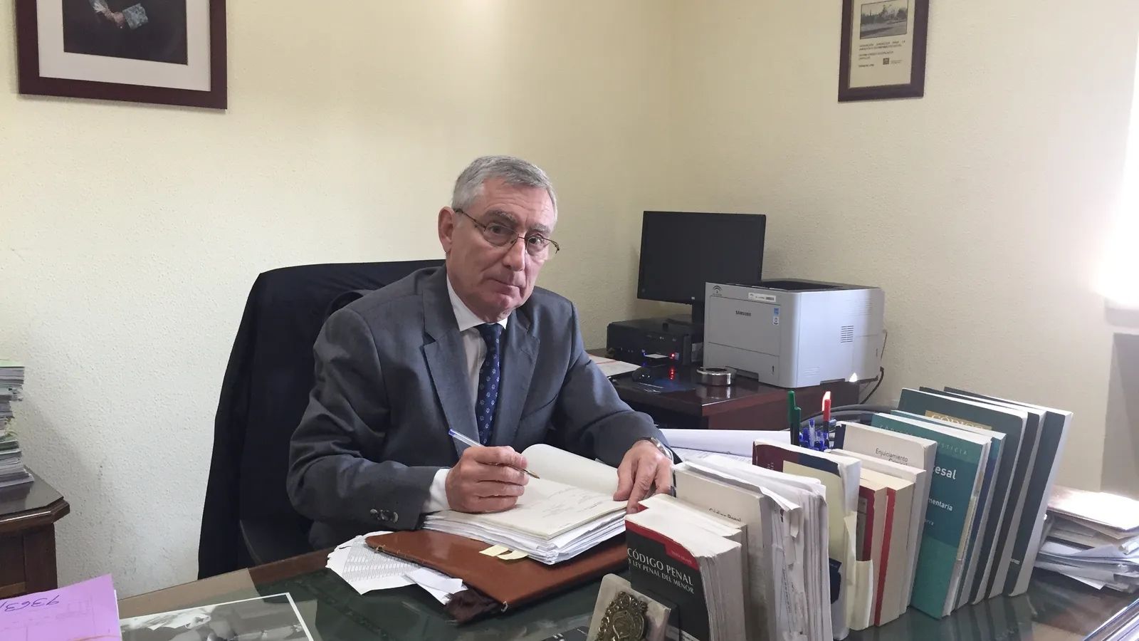 El magistrado José Manuel de Paúl Velasco, en su despacho en la Audiencia de Sevilla.