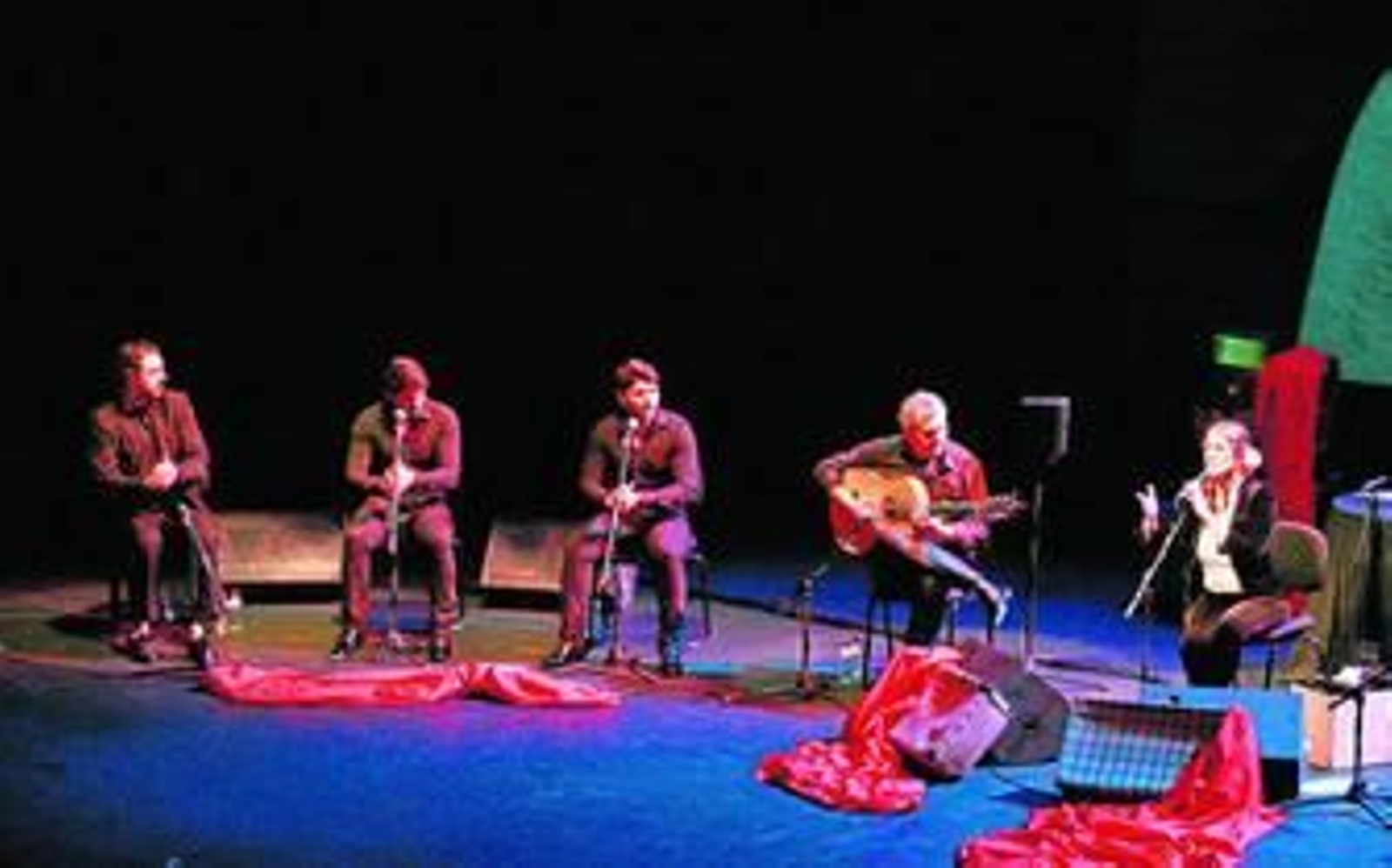 Argentina acompañada de su cuadro flamenco el pasado sábado en el Teatro Auditorio de Roquetas de Mar.