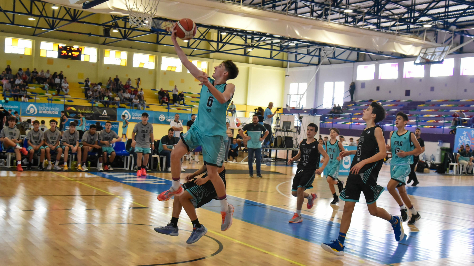 Las fotos de la tercera jornada del Andaluz infantil masculino de baloncesto en La Línea