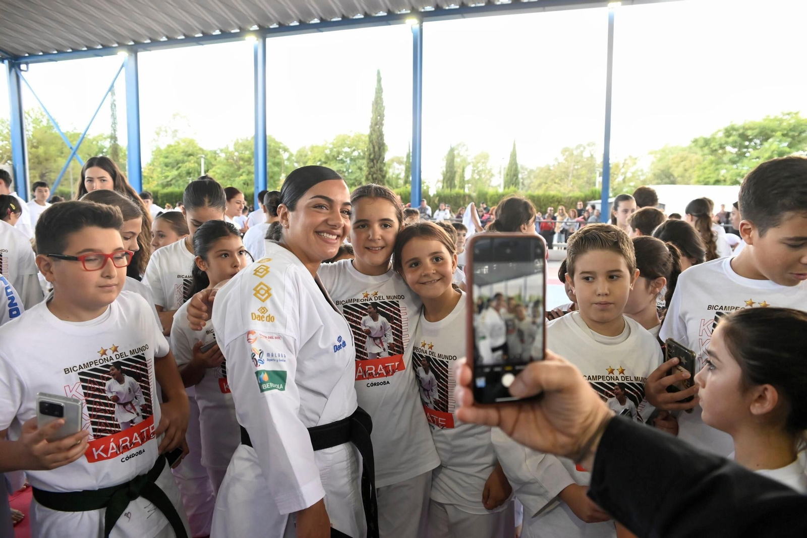 El Equipo Atama disfruta en Córdoba de la maestría de María Torres, campeona del mundo de kárate