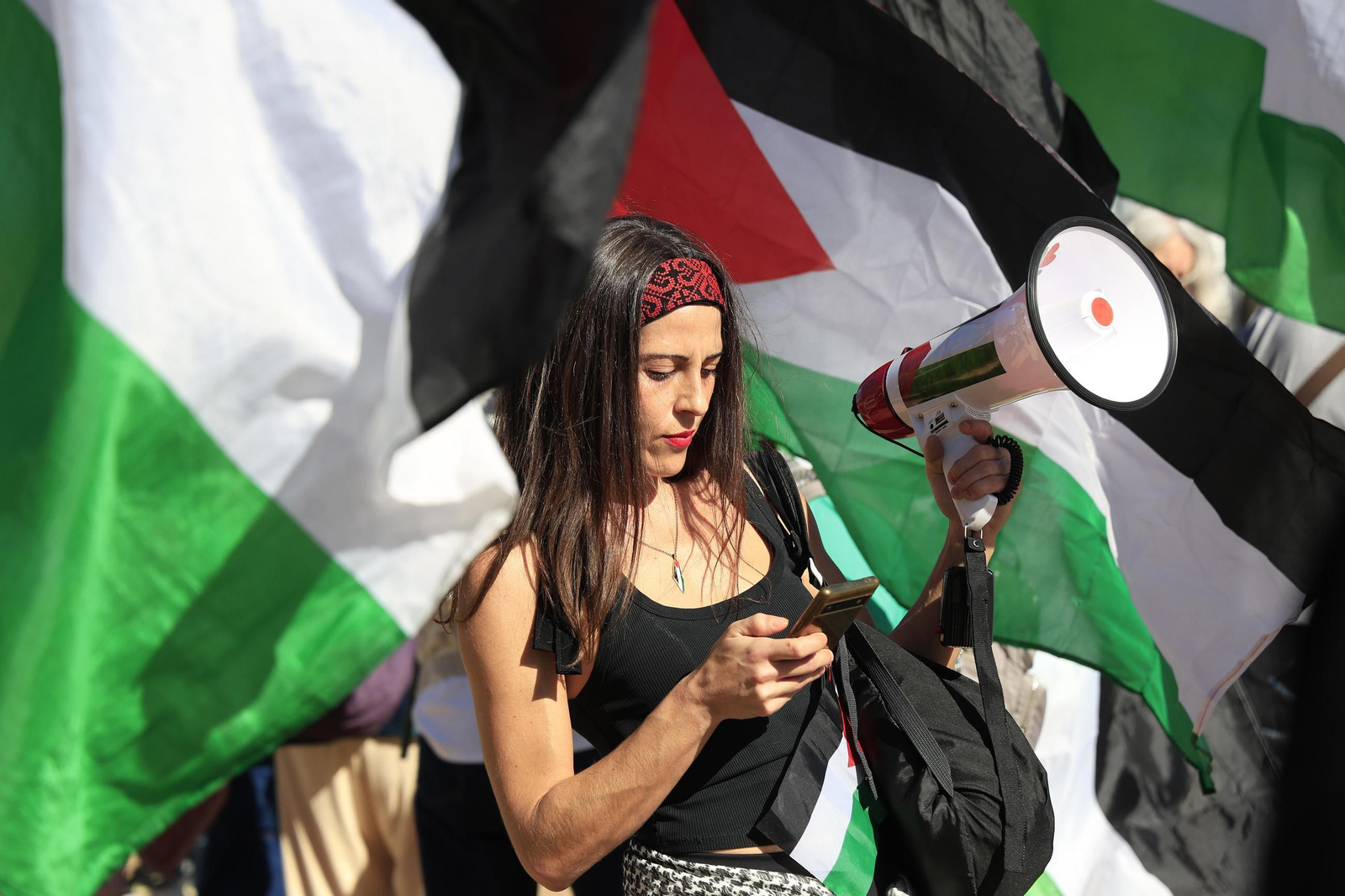 Fotos de la protesta en Algeciras contra el envío de armas a Israel