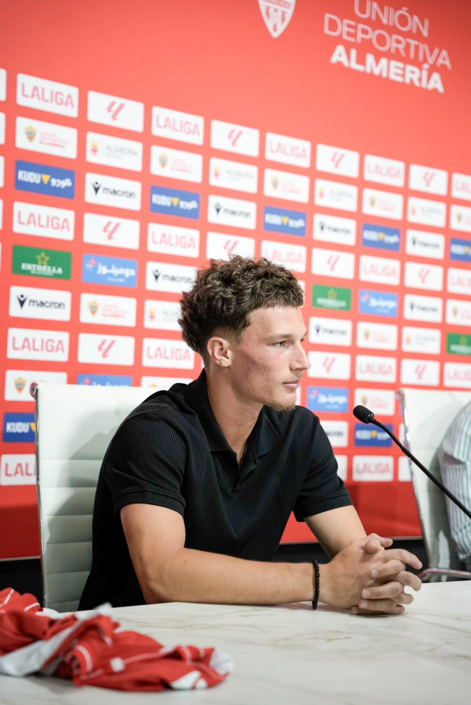 Soko y Dzodic como nuevos futbolistas de la UD Almería