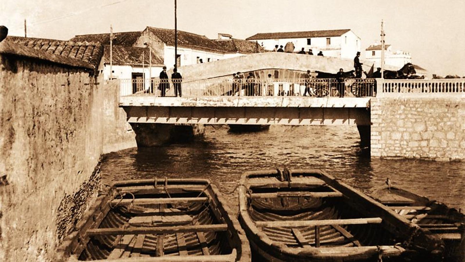 Primer puente de la Conferencia.