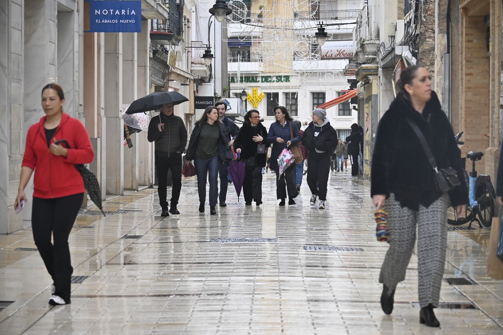 Fotografías de ambiente en la mañana del 3 de enero en Huelva