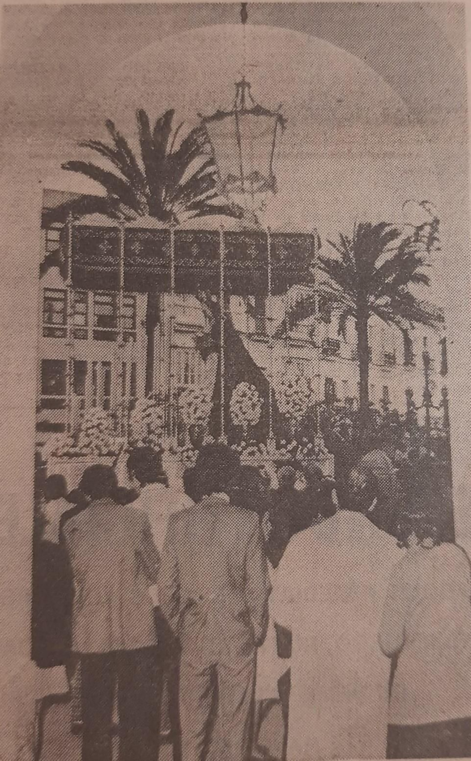 La Virgen del Amparo de la cofradía de Borriquita, el Domingo de Ramos de 1971 por el Ayuntamiento.