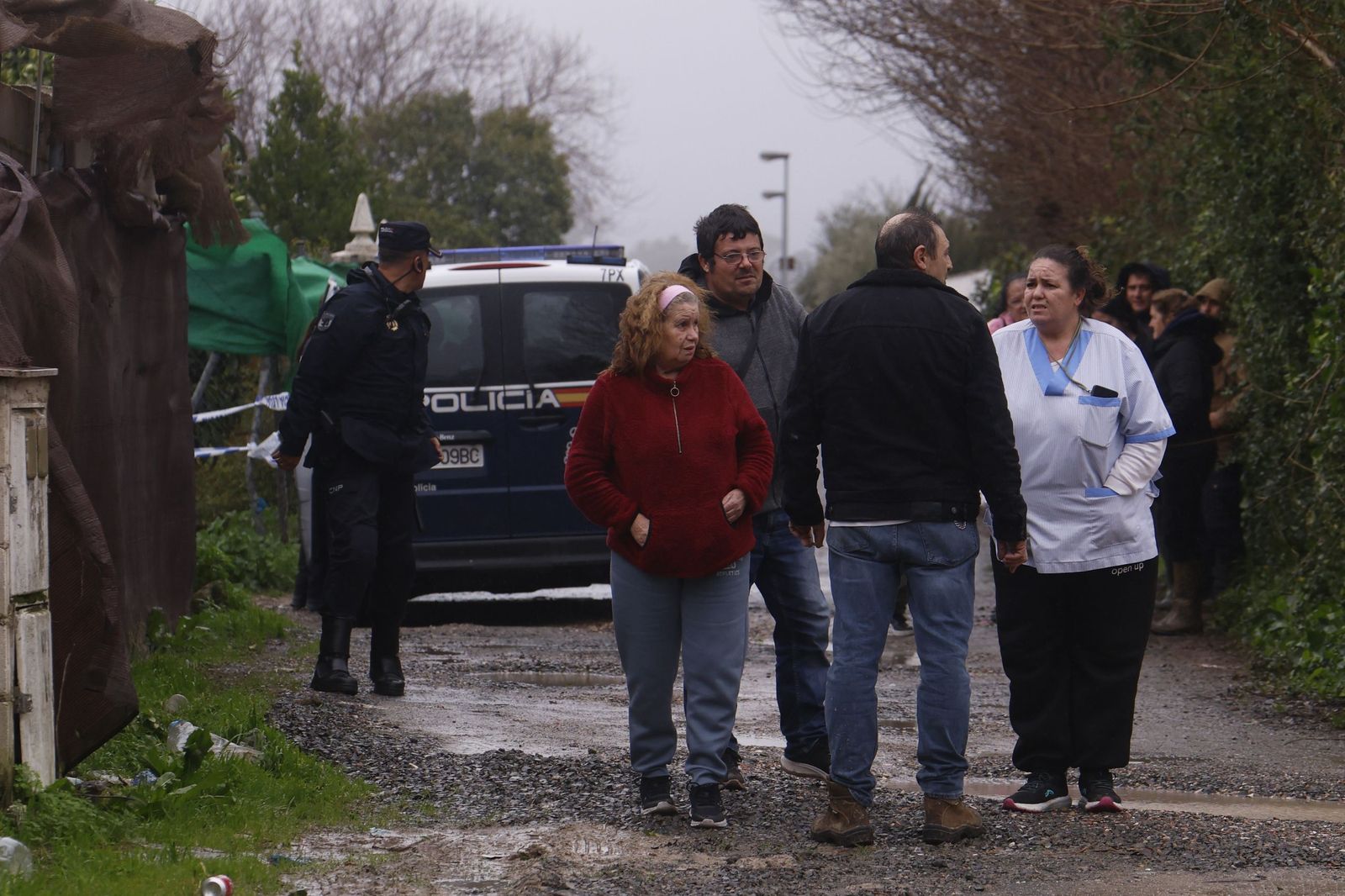 Los vecinos de Guadalvalle desalojan sus parcelas por la crecida del Guadalquivir, en imágenes