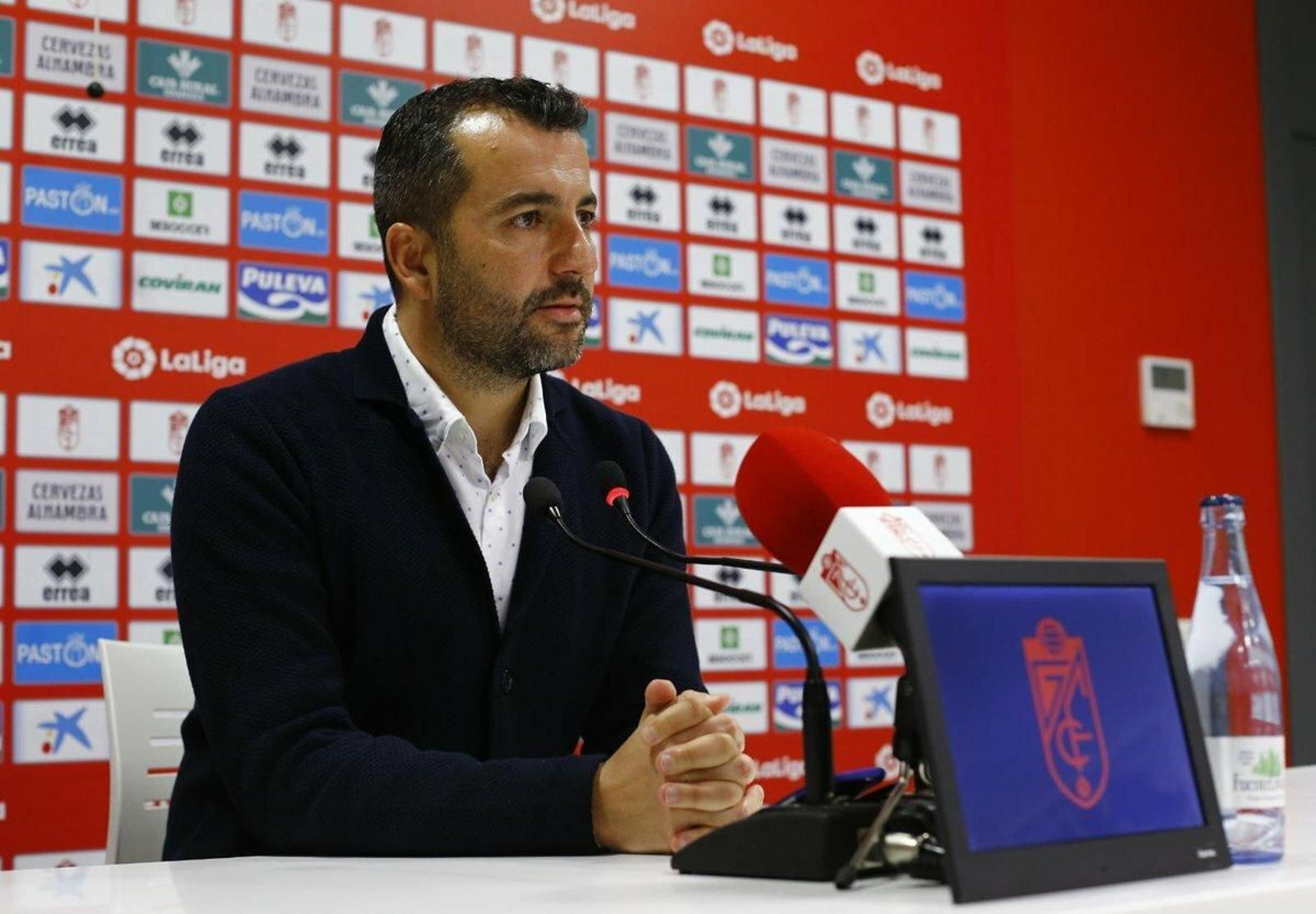 Diego Martínez, en la sala de prensa del Granada.