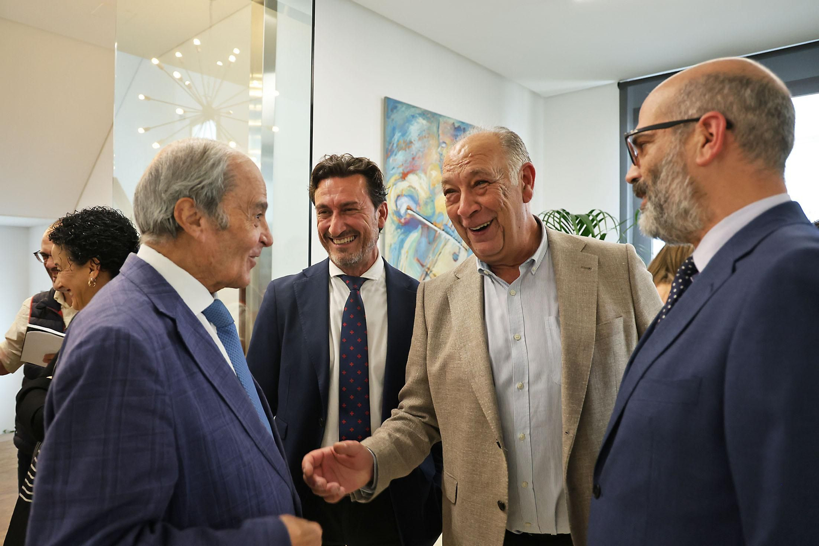 Imágenes de la presentación la Guía de Semana Santa de Huelva Información 2025