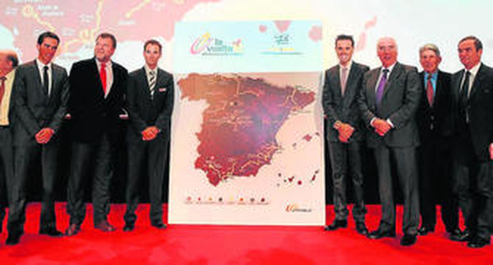 Asistentes al acto de presentación de la Vuelta.