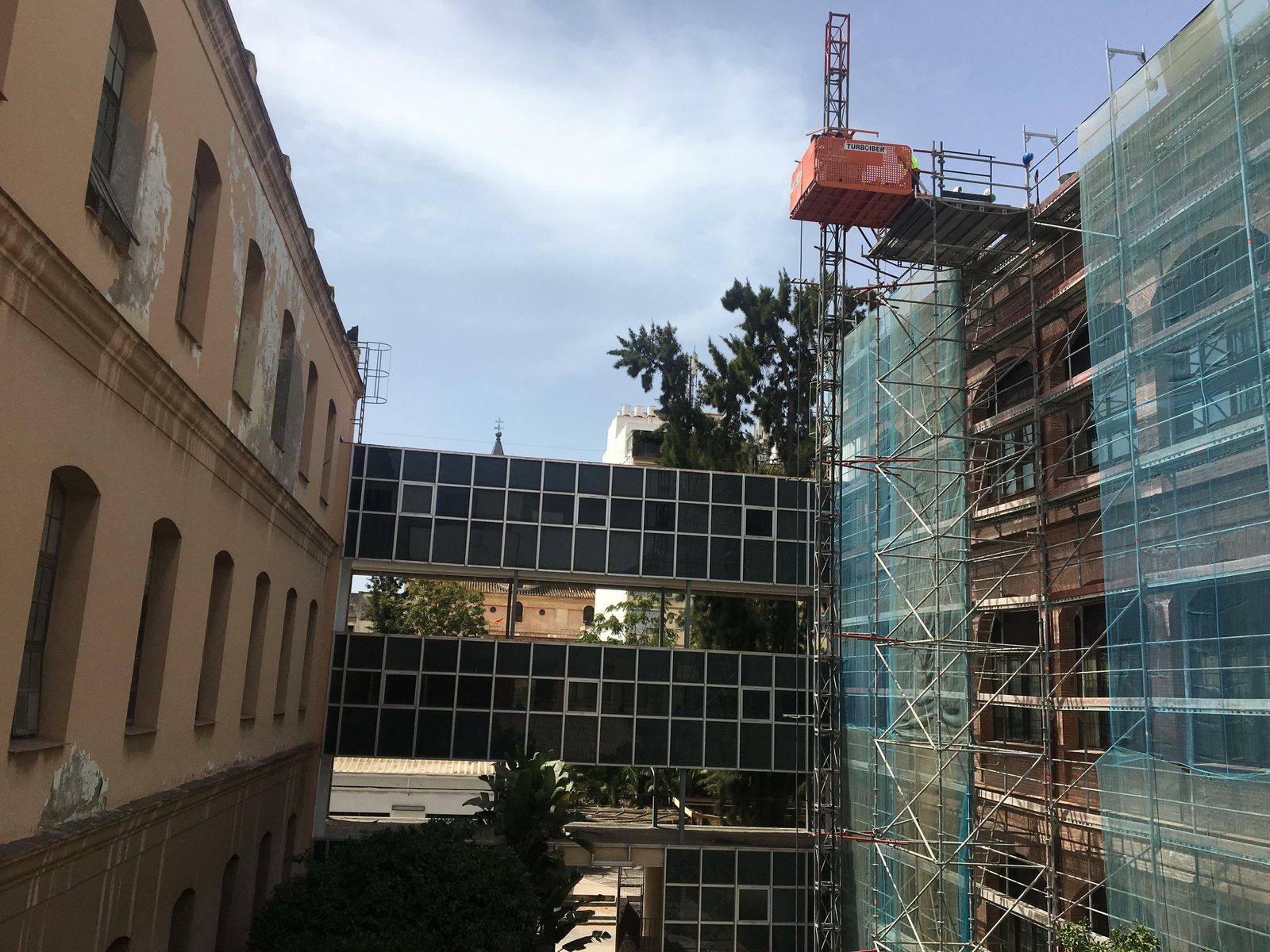 Obras de reparación y mejora de los quirófanos del Hospital Civil de Málaga.