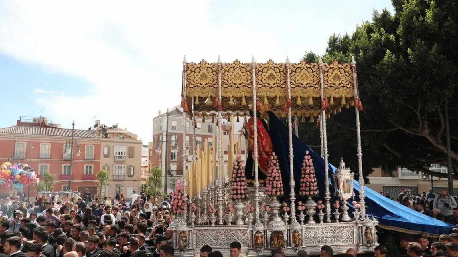 Santa María del Monte Calvario en la plaza del Santuario de la Victoria.