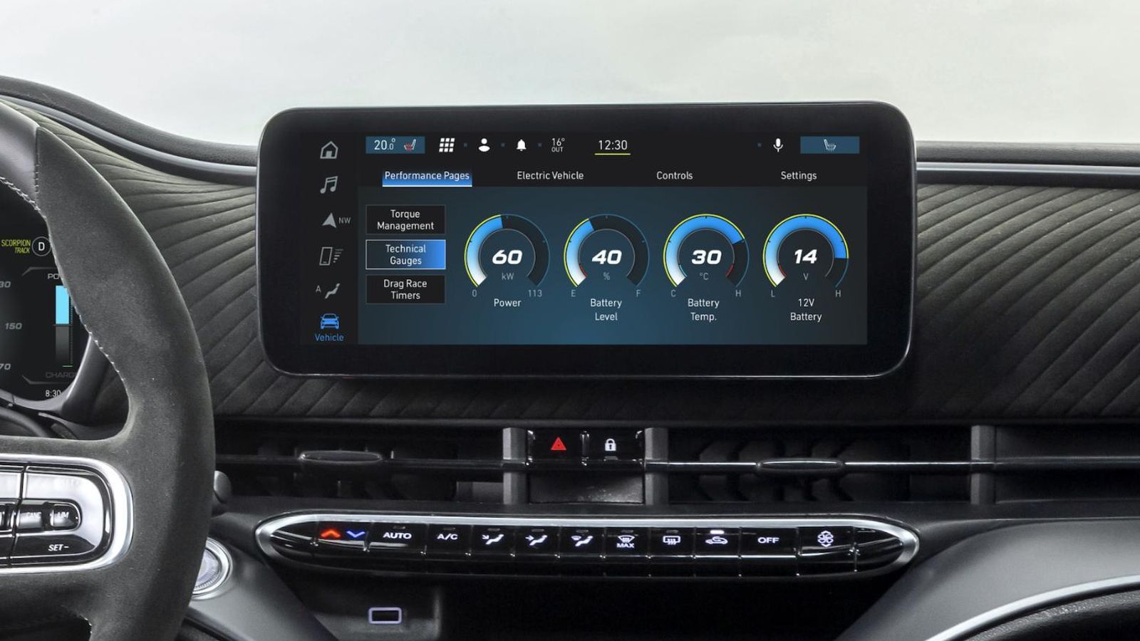 Entre otras funciones específicas de este eléctrico, la pantalla central permite conocer la disponibilidad de potencia o autonomía e, incluso, la temperatura de la batería.