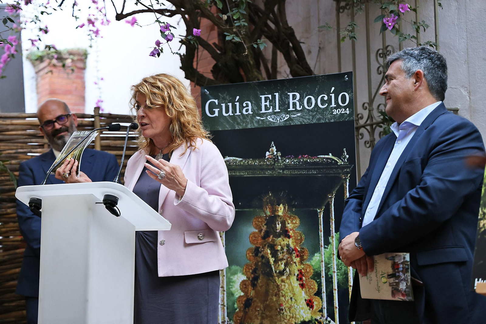 Imágenes de la presentación de la Guía del Rocío 2024 de Huelva Información