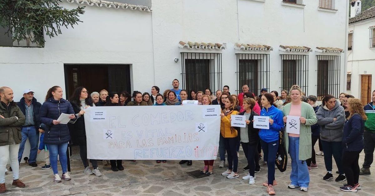 Protesta por falta de personal en el comedor escolar de Grazalema