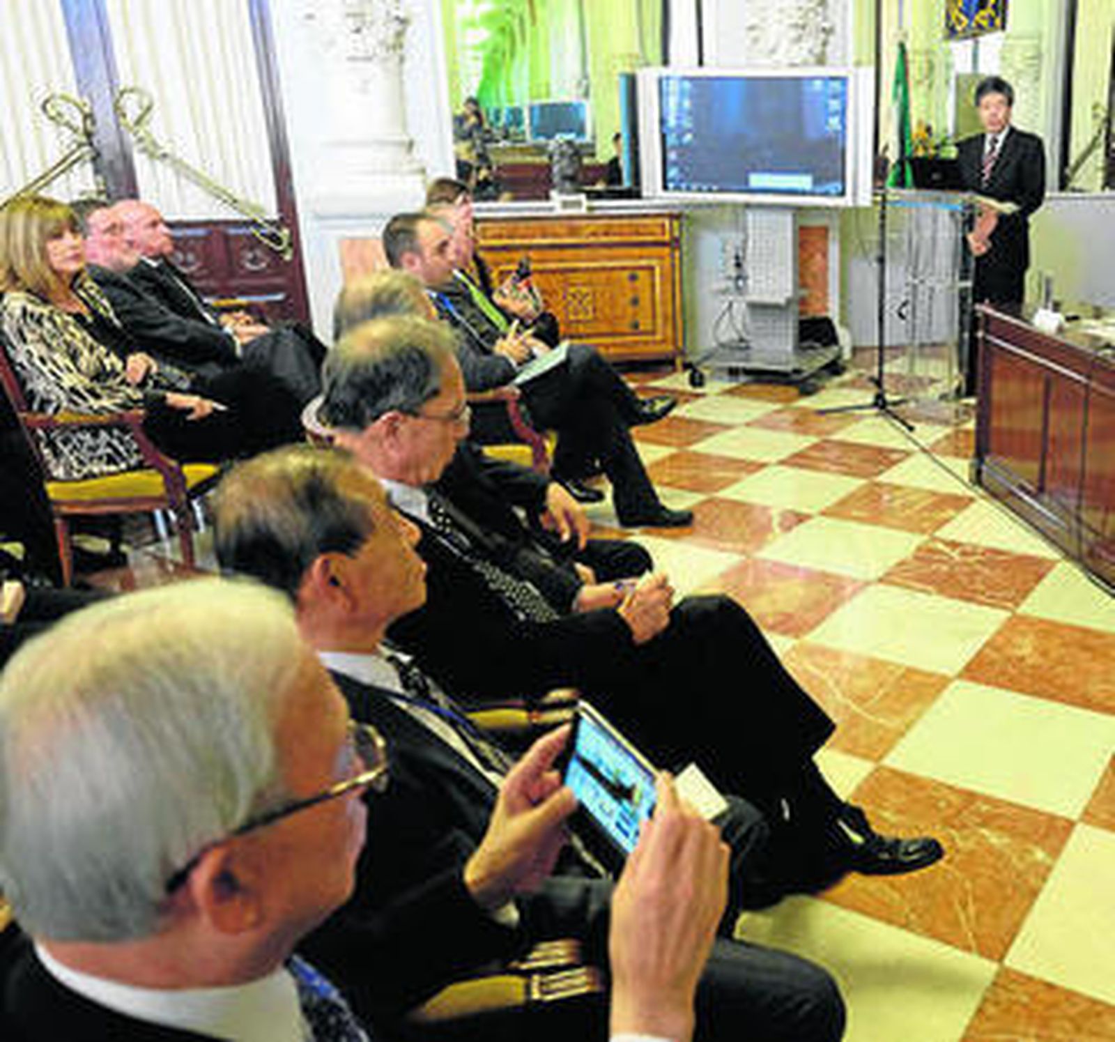 Integrantes de la delegación de la ciudad de Kioto, ayer.