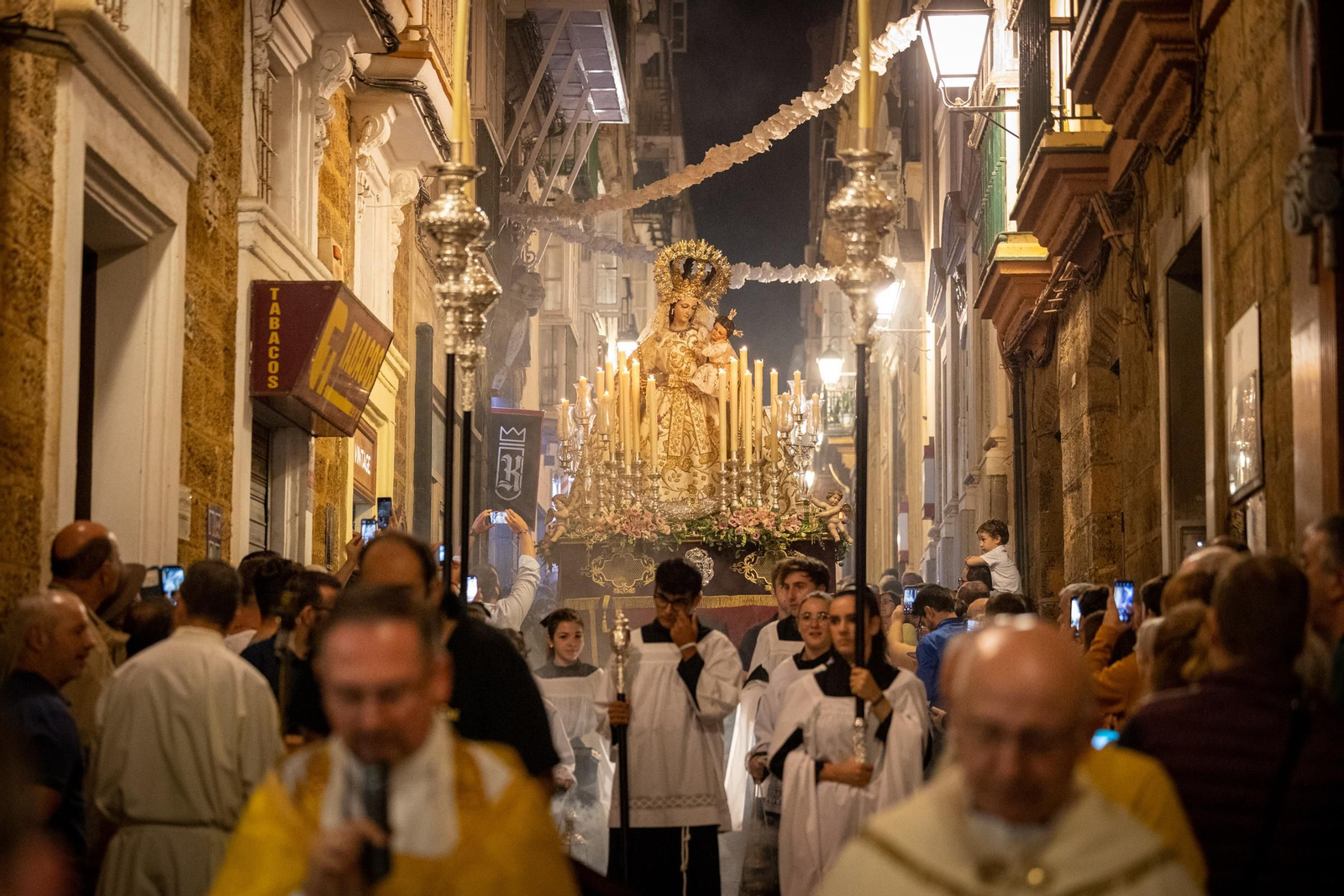 Imágenes de la primera salida de la Virgen del Rosario