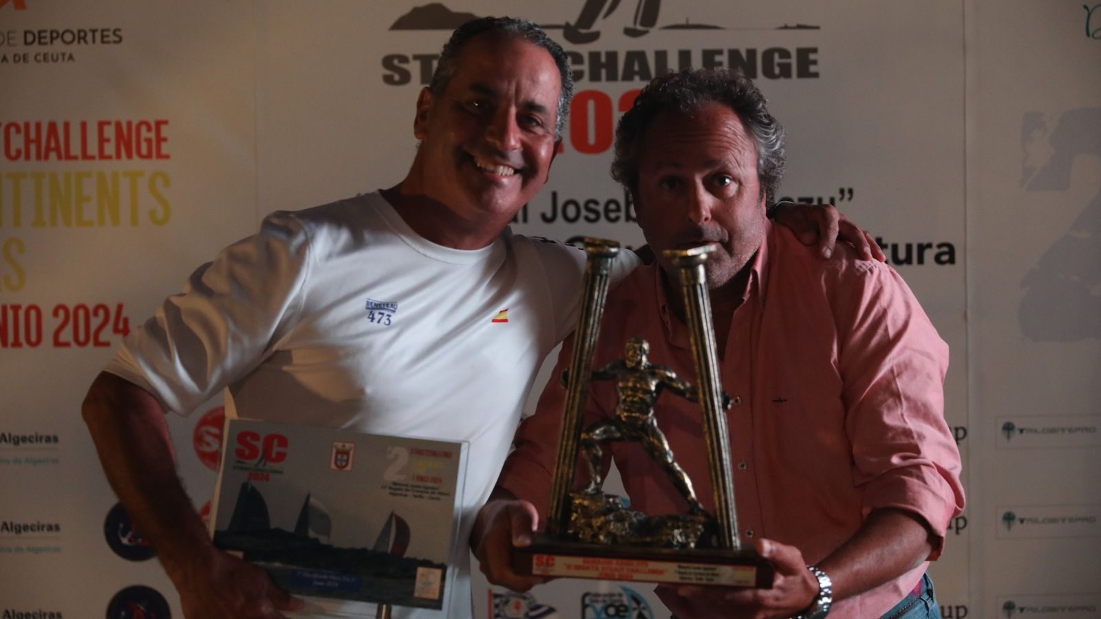 La felicidad de Paco Timón y Sergio Llorca en la entrega de trofeos.