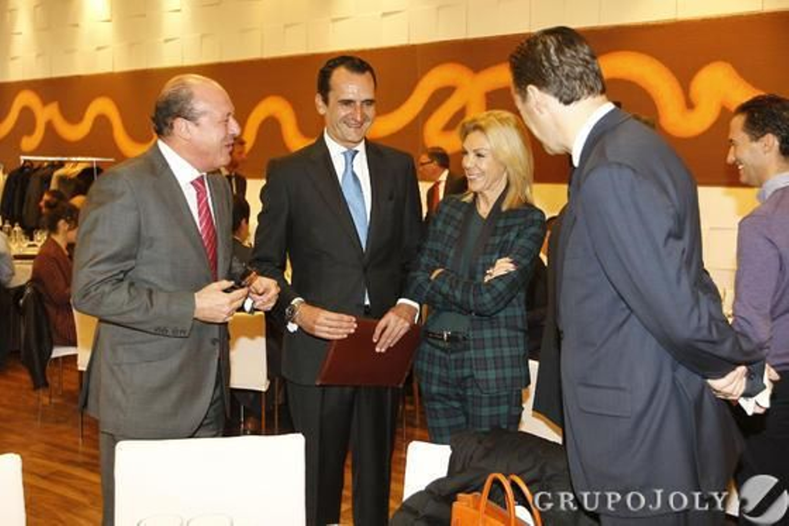 Manuel Quero, Jaime Lobo y María José López charlan antes del inicio del foro.

Foto: Pepe Villoslada y Alex Cámara
