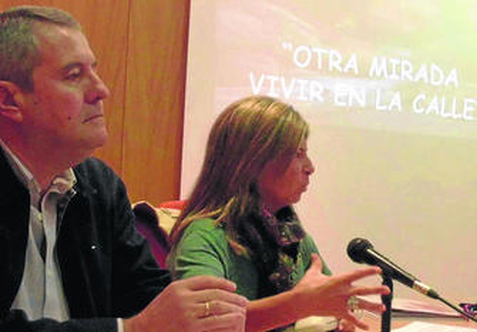 Isabel Paredes y Francisco Domouso, ayer en la presentación de la exposición.