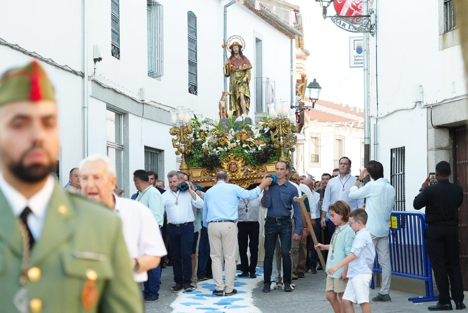 La procesión de San Roque en Dos Torres