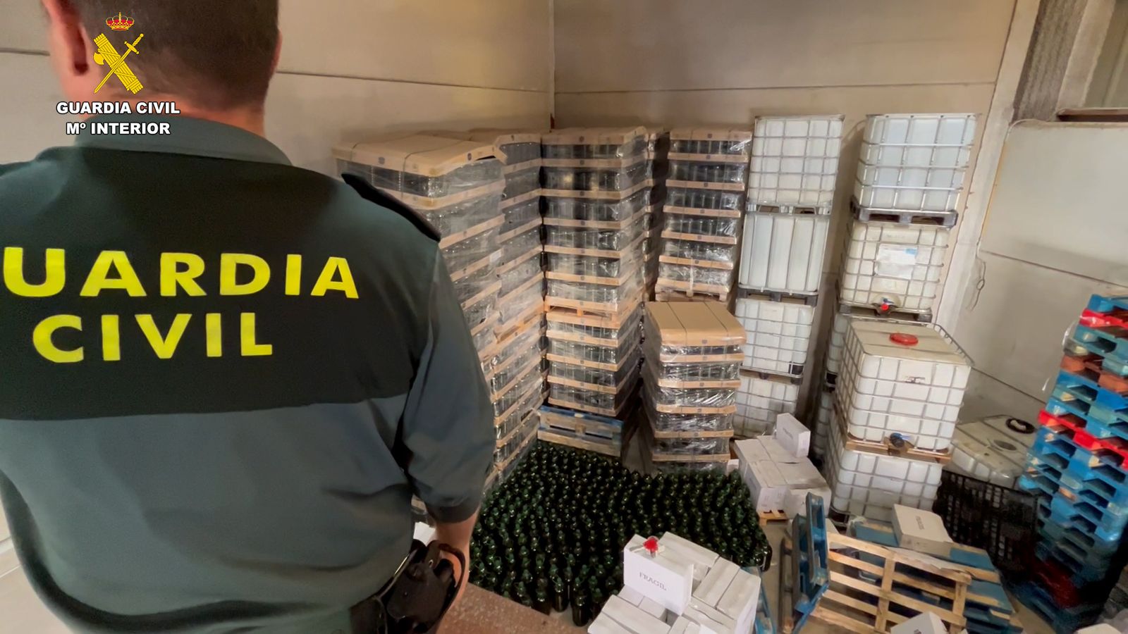 Estas son las marcas que comercializaban el aceite de oliva fraudulento intervenido en Sevilla