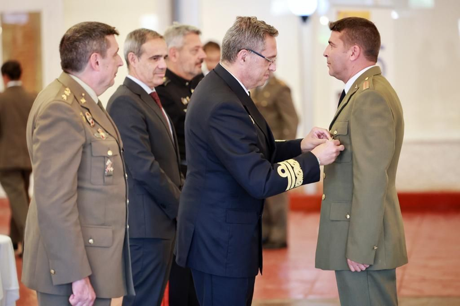 Las imágenes del día de la Subdelegación de Defensa en Cádiz y entrega de reconocimientos