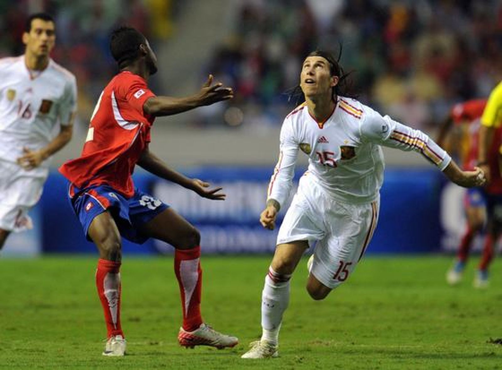 Un gol en el descuento de Villa salvó el empate de la selección española tras tener que remontar dos goles después de un desastroso primer tiempo.

Foto: afp