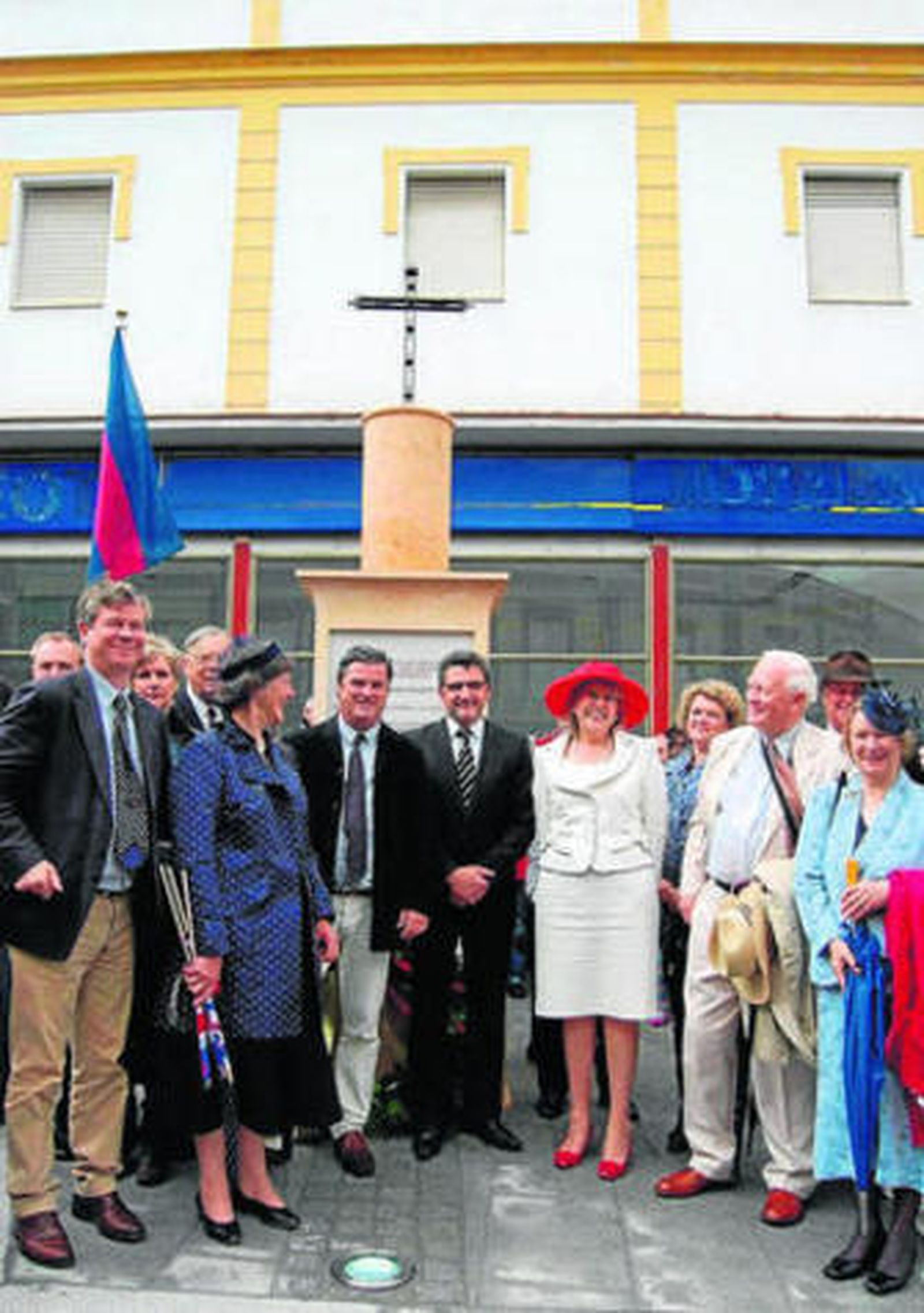 Acto oficial realizado en mayo en homenaje al coronel inglés.