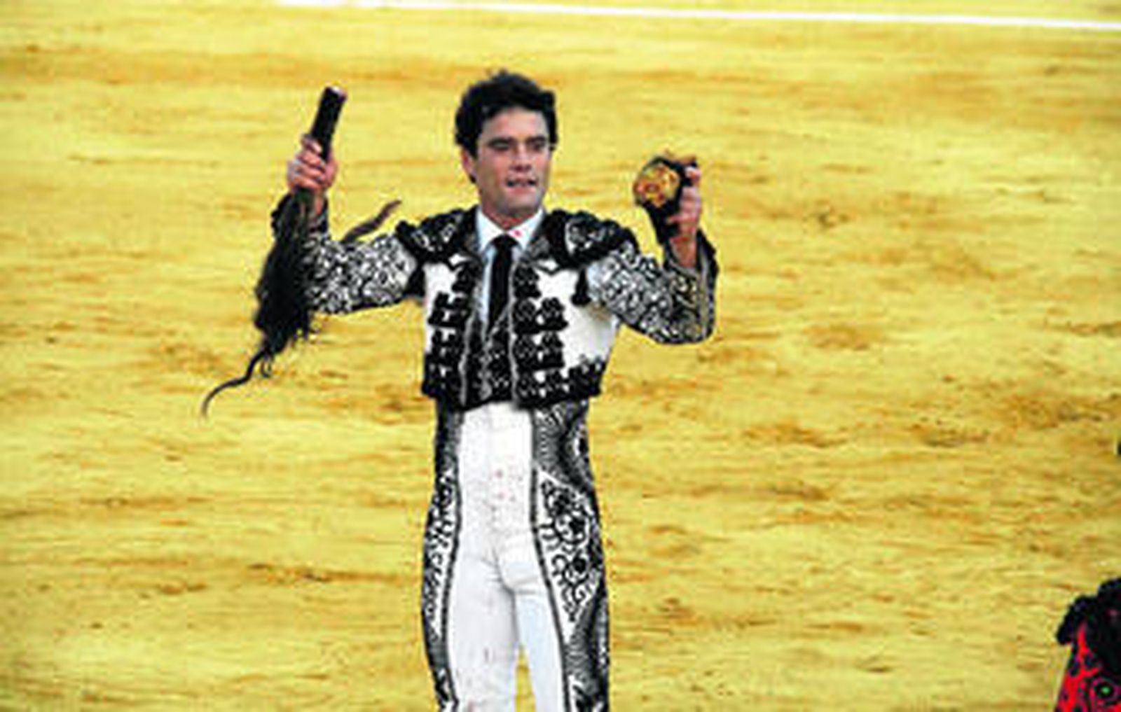 Miguel Abellán consiguió las dos orejas y el rabo en el cuarto de la tarde.