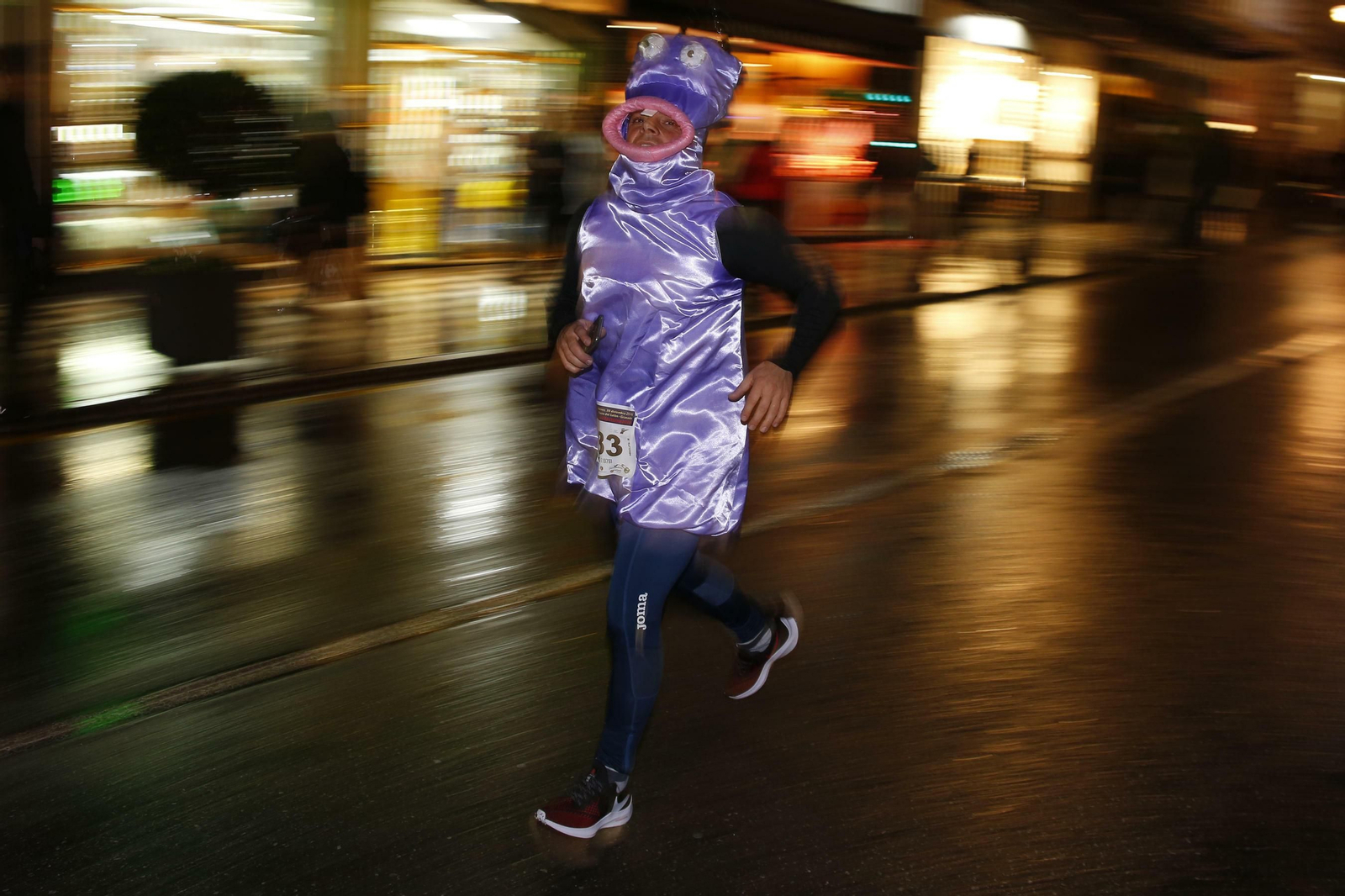 Las imágenes de los mejores disfraces en la Carrera de la Suerte de Granada