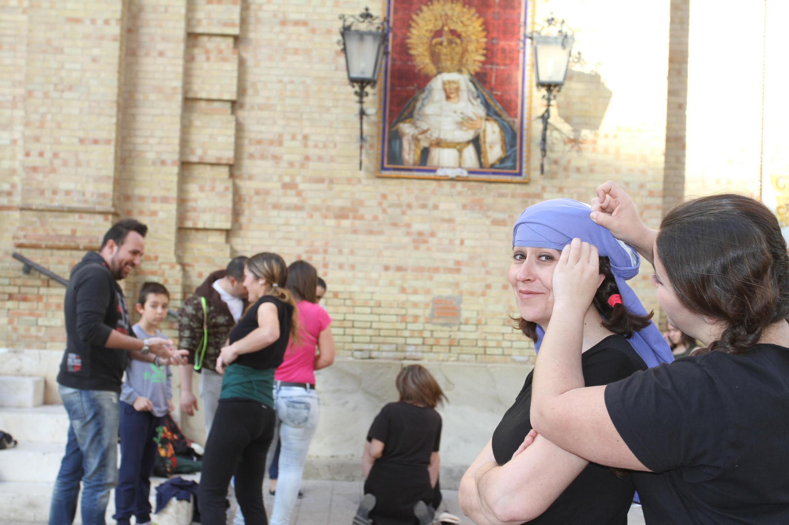 El ensayo de la cuadrilla de mujeres de la Hermandad del Santo Entierro, en imágenes