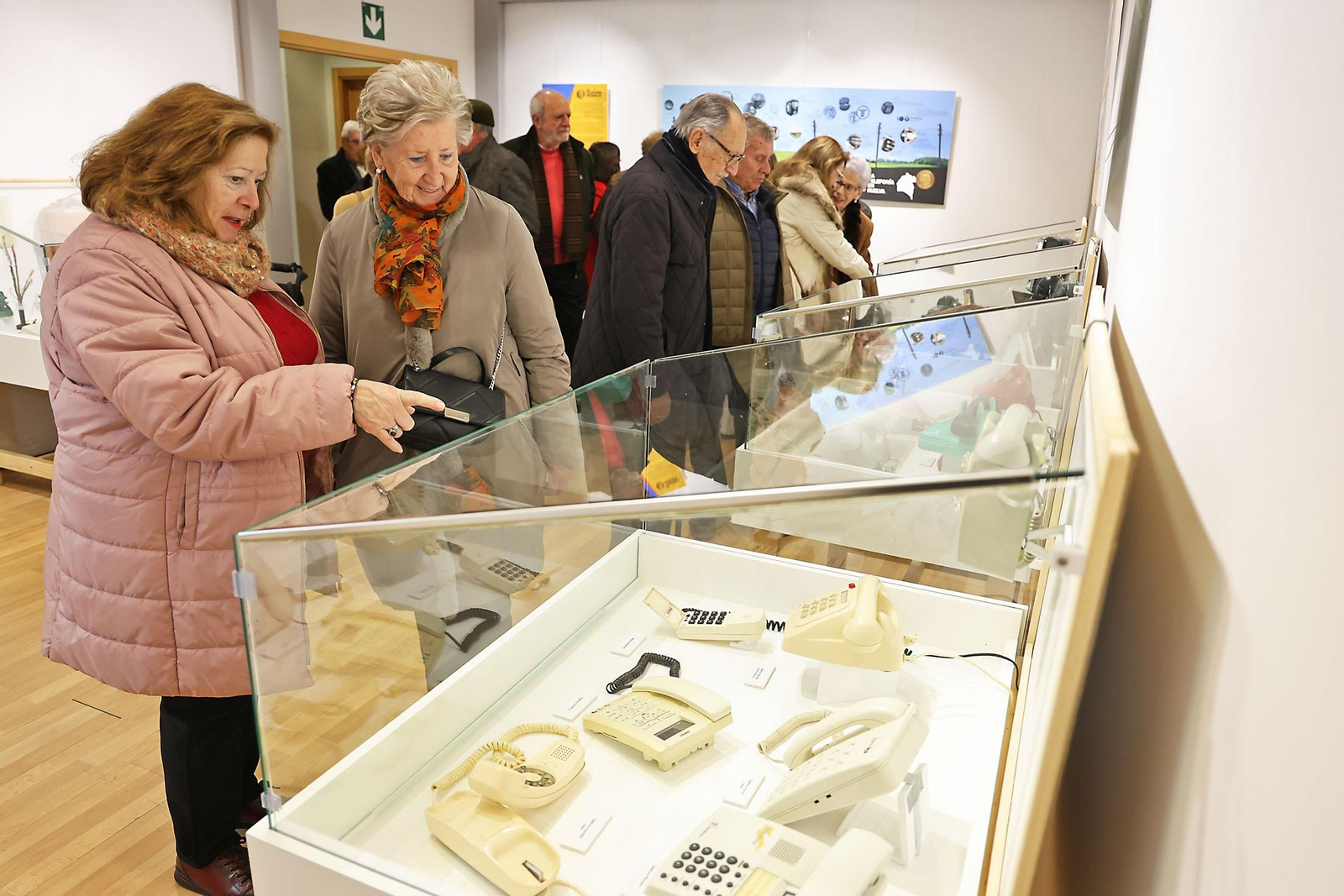 Imágenes de la inauguración de la exposición 'La Telefonía en Huelva'