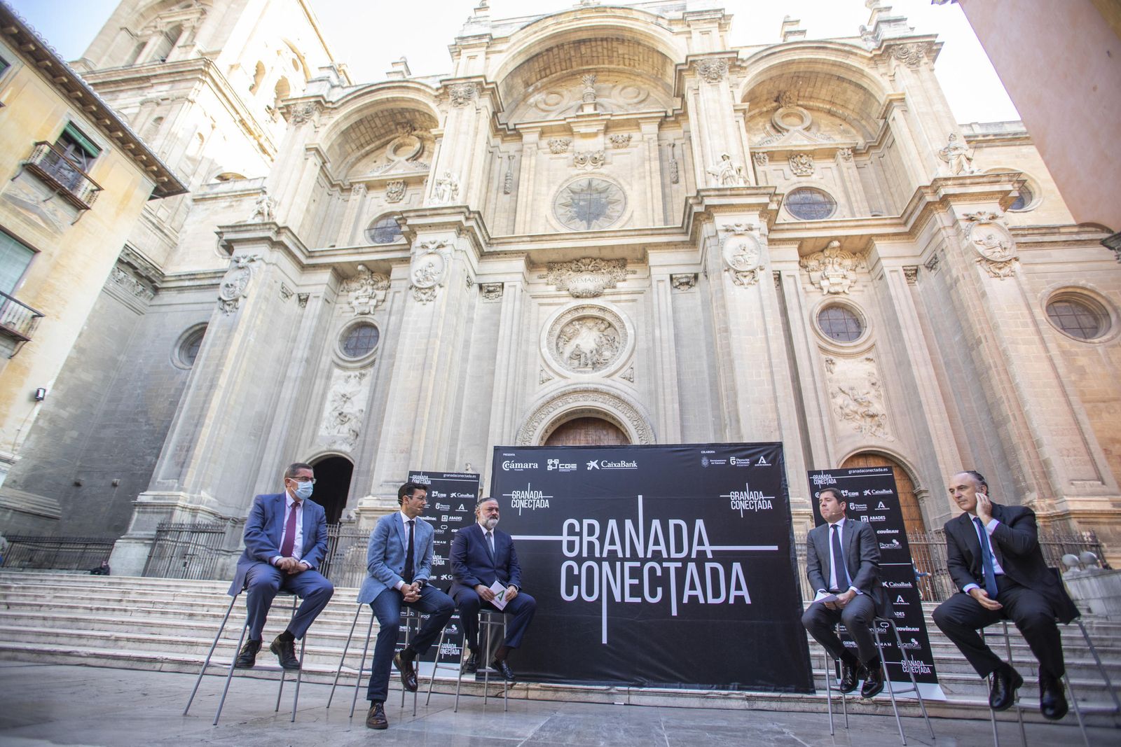 Presentación del programa 'Granada Conectada' en la Plaza de las Pasiegas