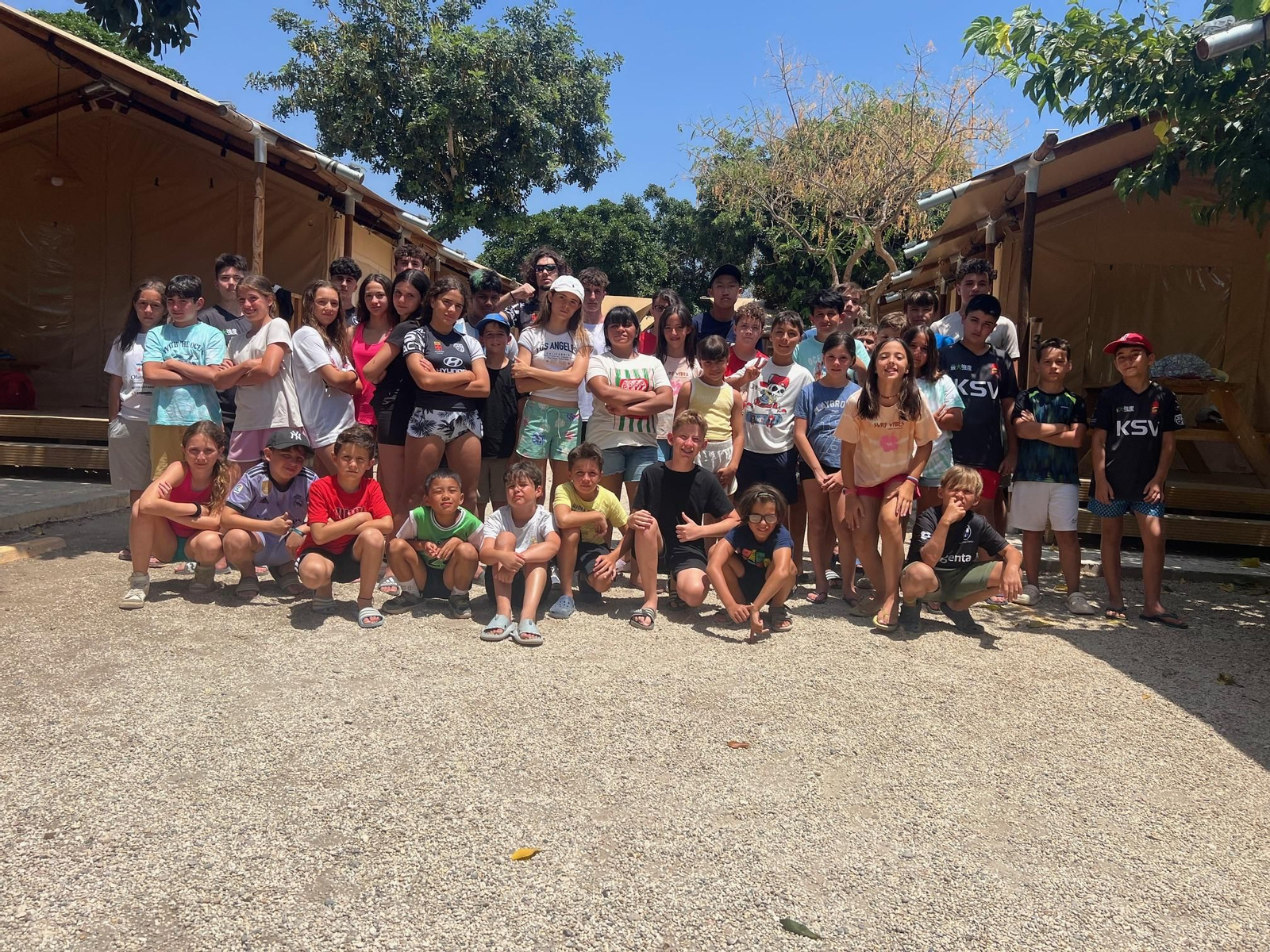 Foto de familia de los participantes en la concentración