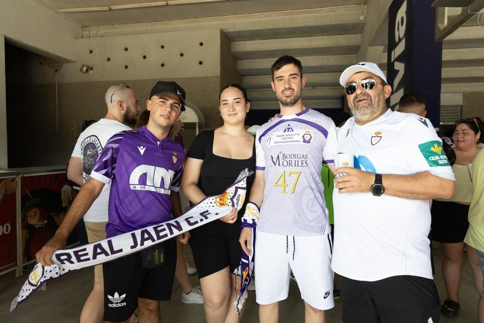 El épico recibimiento de la afición lagarta al Real Jaén, en imágenes