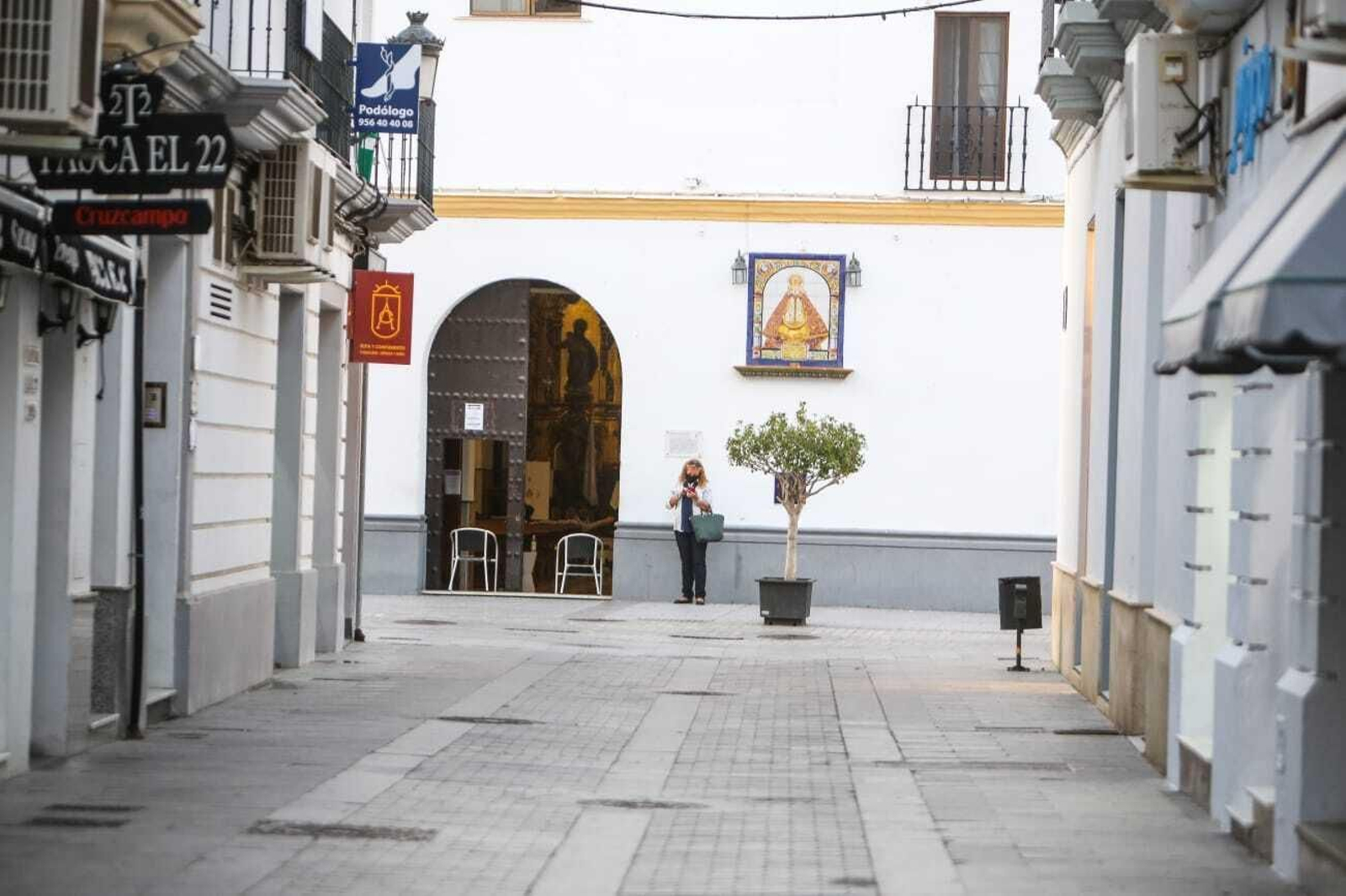 Imágenes de la primera jornada de cierres en bares y comercios de Chiclana