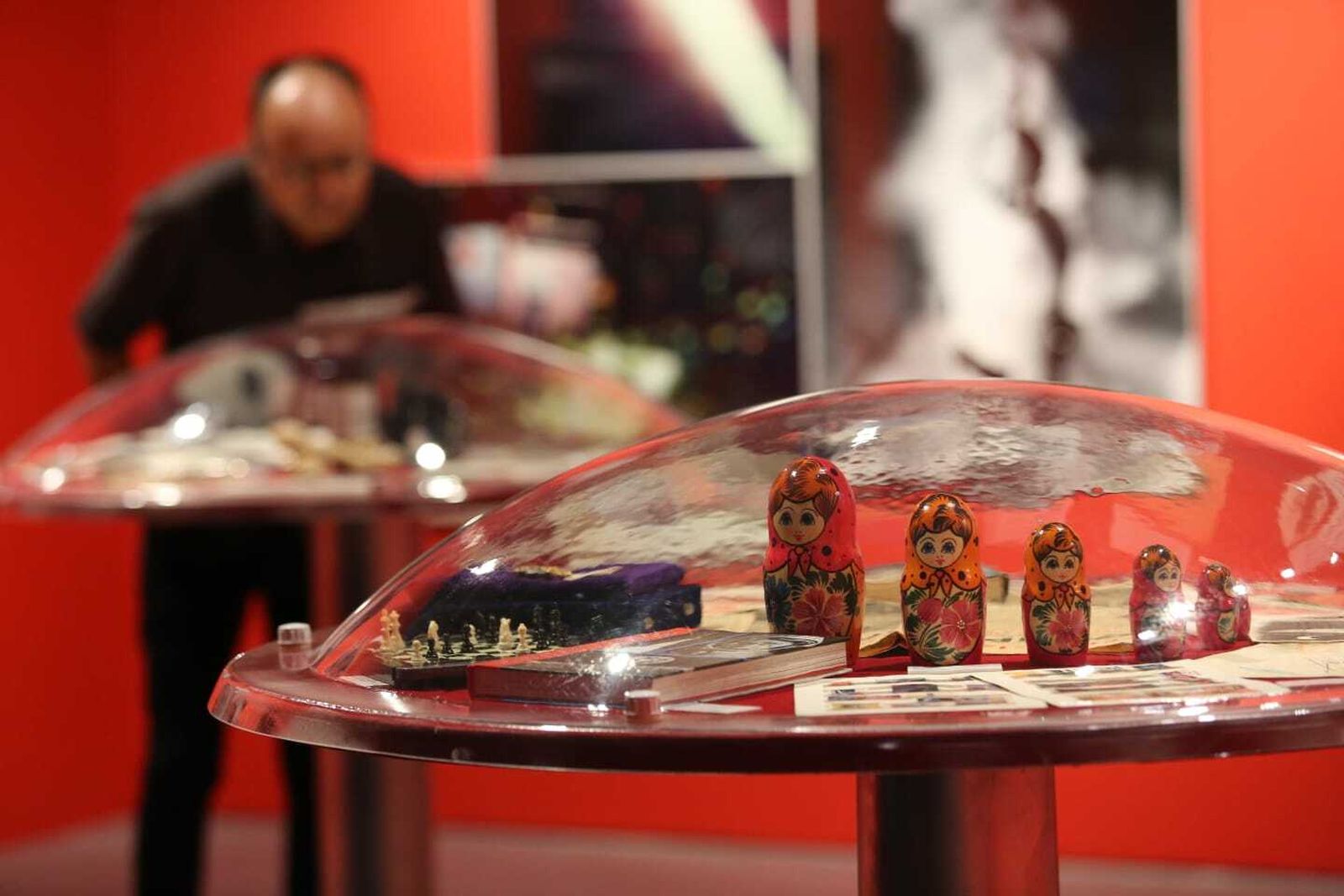 La exposición de la llegada del hombre a la Luna en el Pompidou de Málaga, en fotos