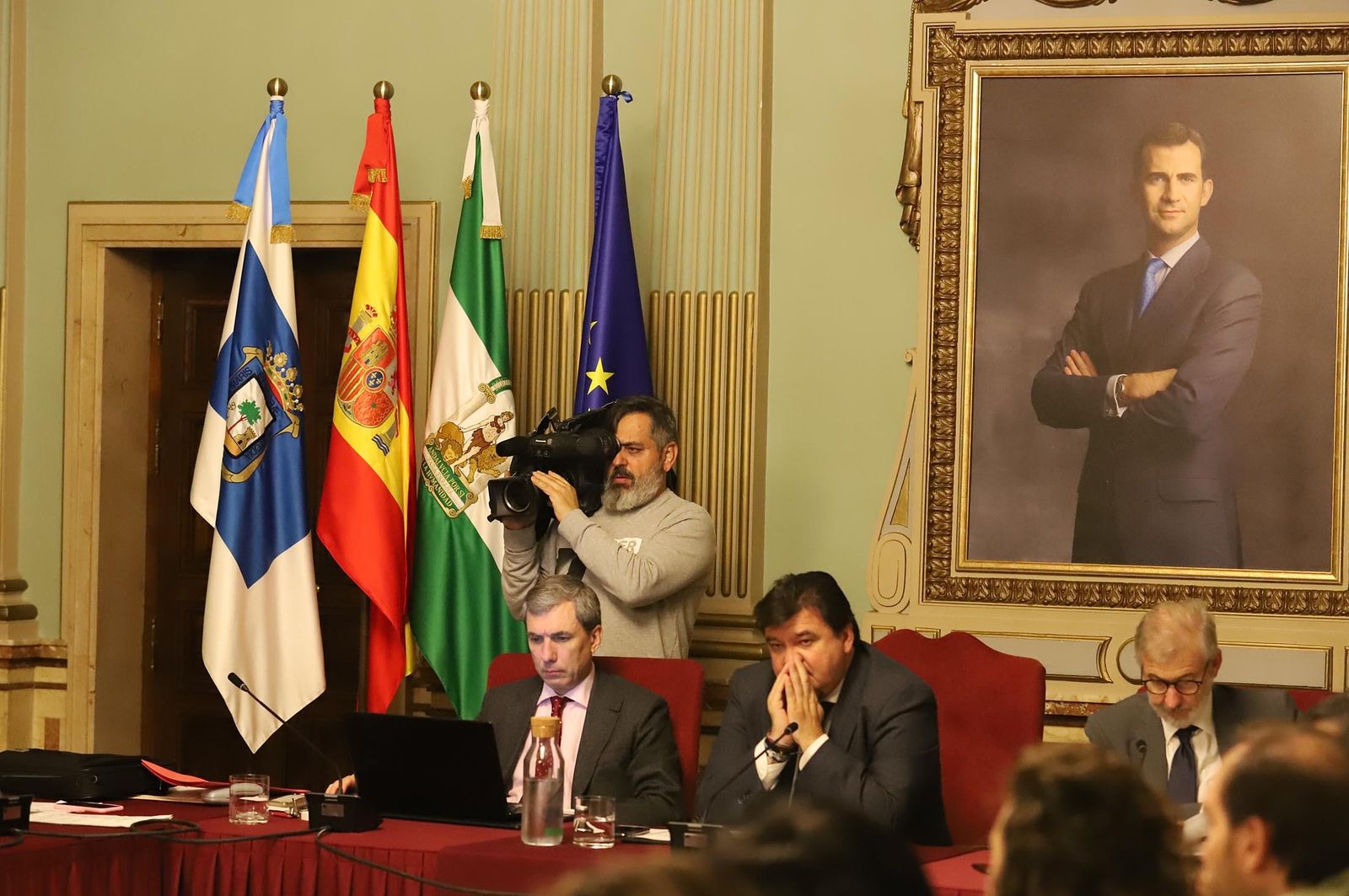 Imágenes del pleno del Ayuntamiento de Huelva