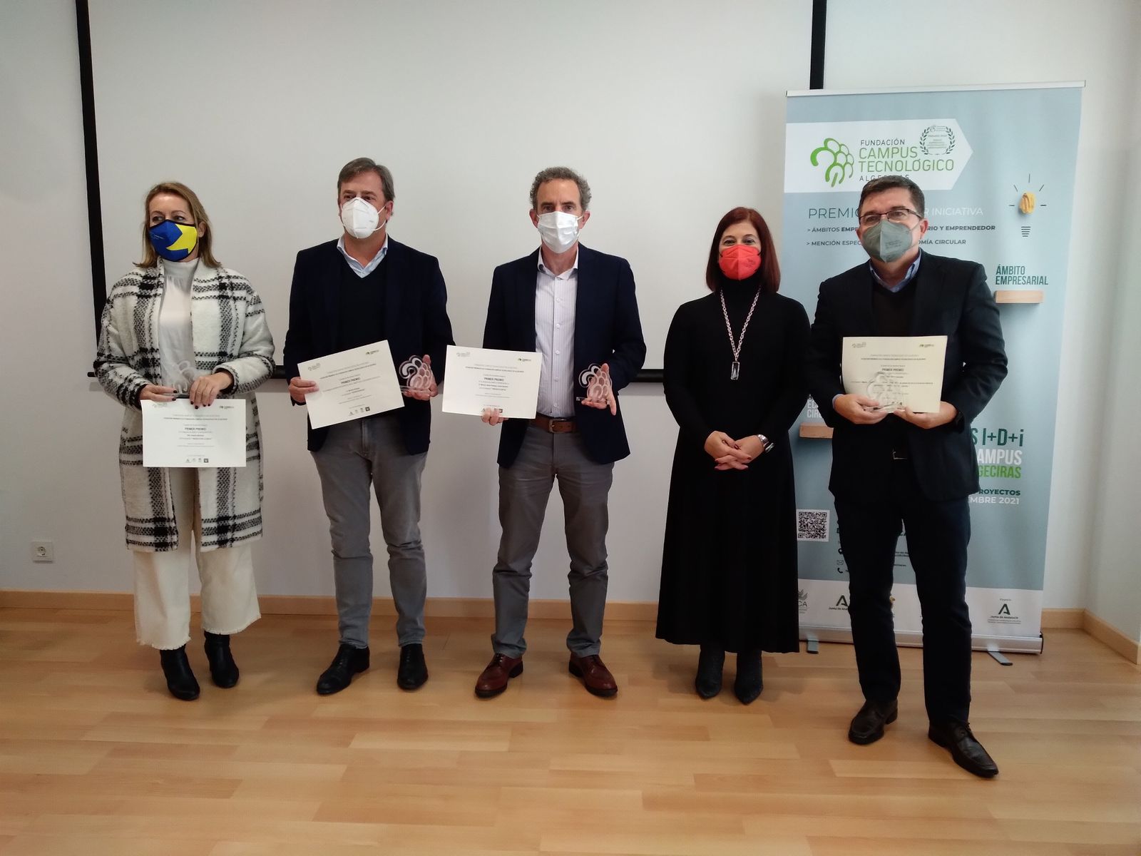 Los representantes de los premiados por la Fundación Campus Tecnológico.