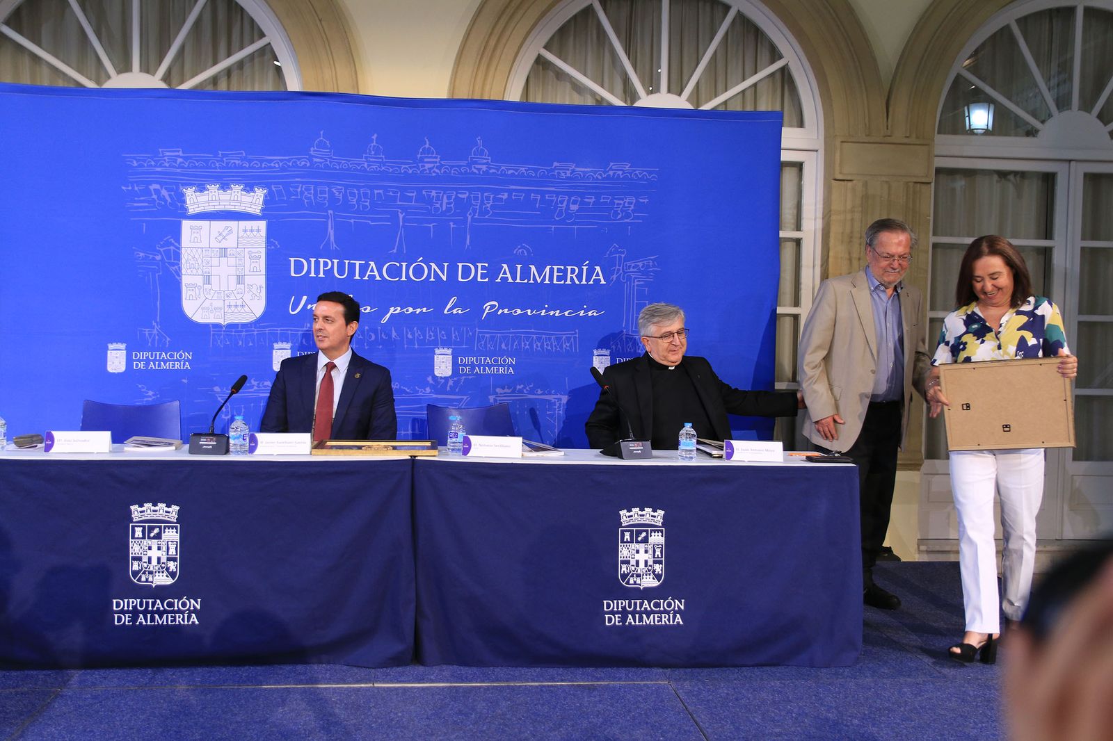 Presentación del libro del centenario del Santo Entierro