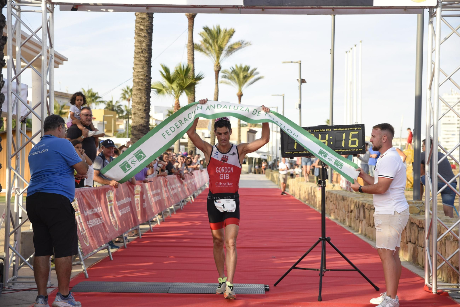 Búscate en las fotos del XI Triatlón de San Roque
