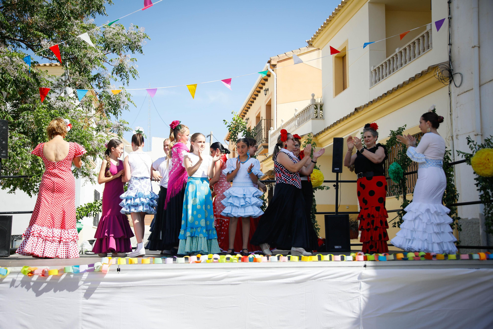 Así es la gran alfombra de serrín para que levite la Virgen de Fátima de Tíjola