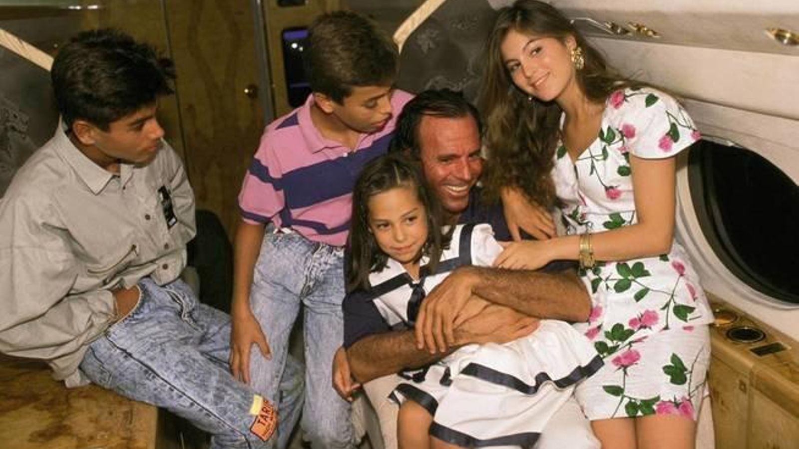 Chabeli, de joven, con sus hermanos Julio, Enrique y Tamara, y su padre, Julio Iglesias. Chabeli, de joven, con sus hermanos Julio, Enrique y Tamara, y su padre, Julio Iglesias.