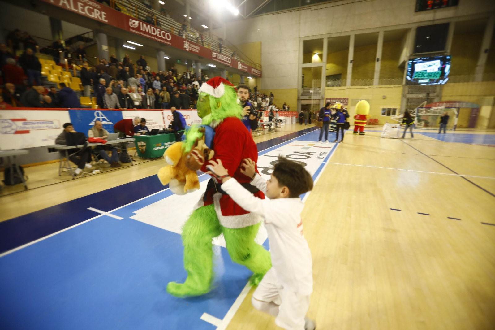 Las mejores fotos de un Córdoba Futsal - Valdepeñas con marcado carácter solidario