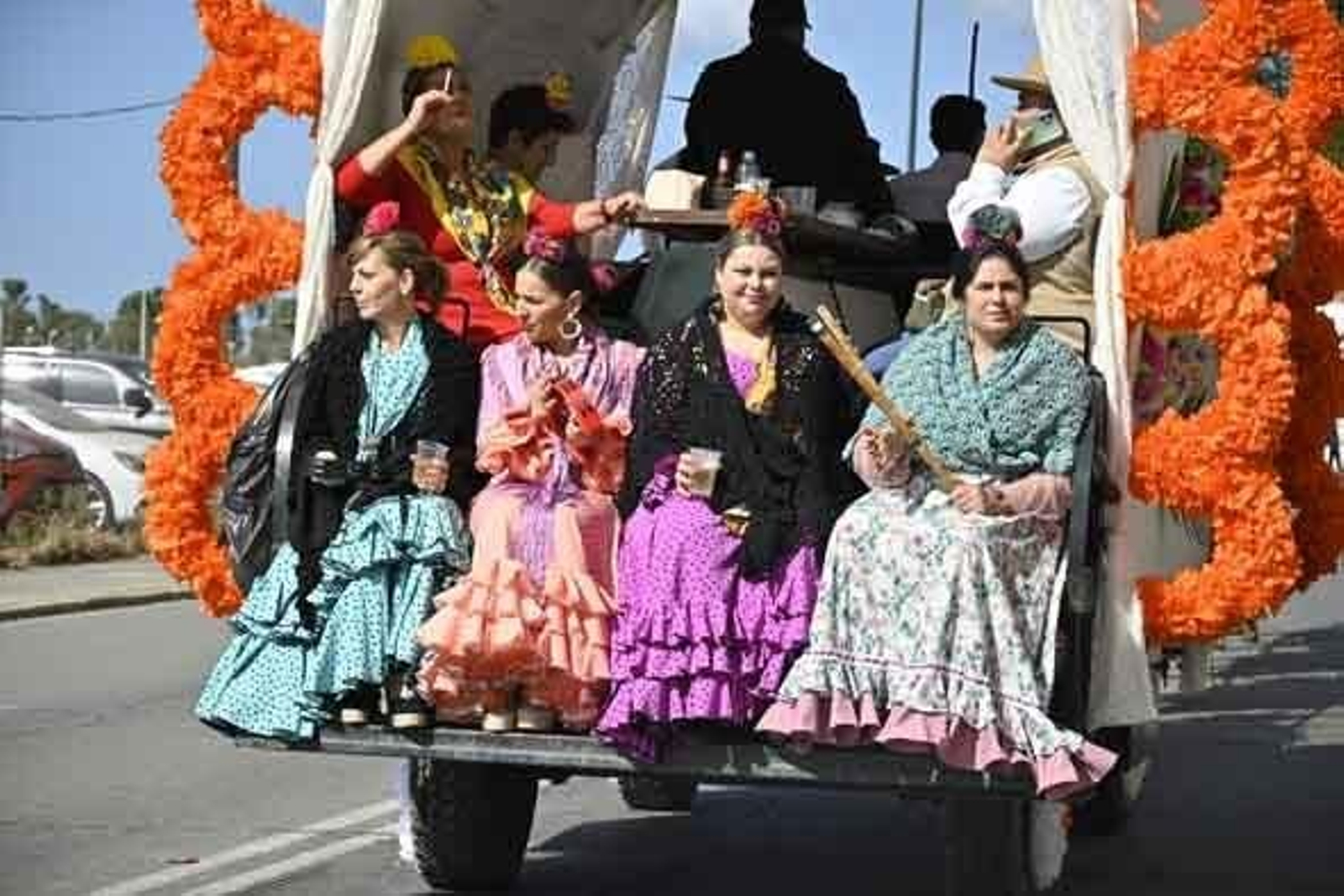 Las mejores imágenes de los peregrinos en la salida de Emigrantes