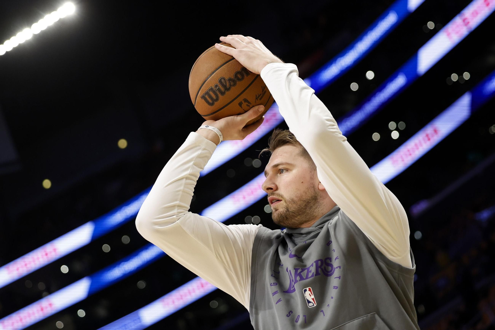 Las fotos del debut de Doncic con los Lakers