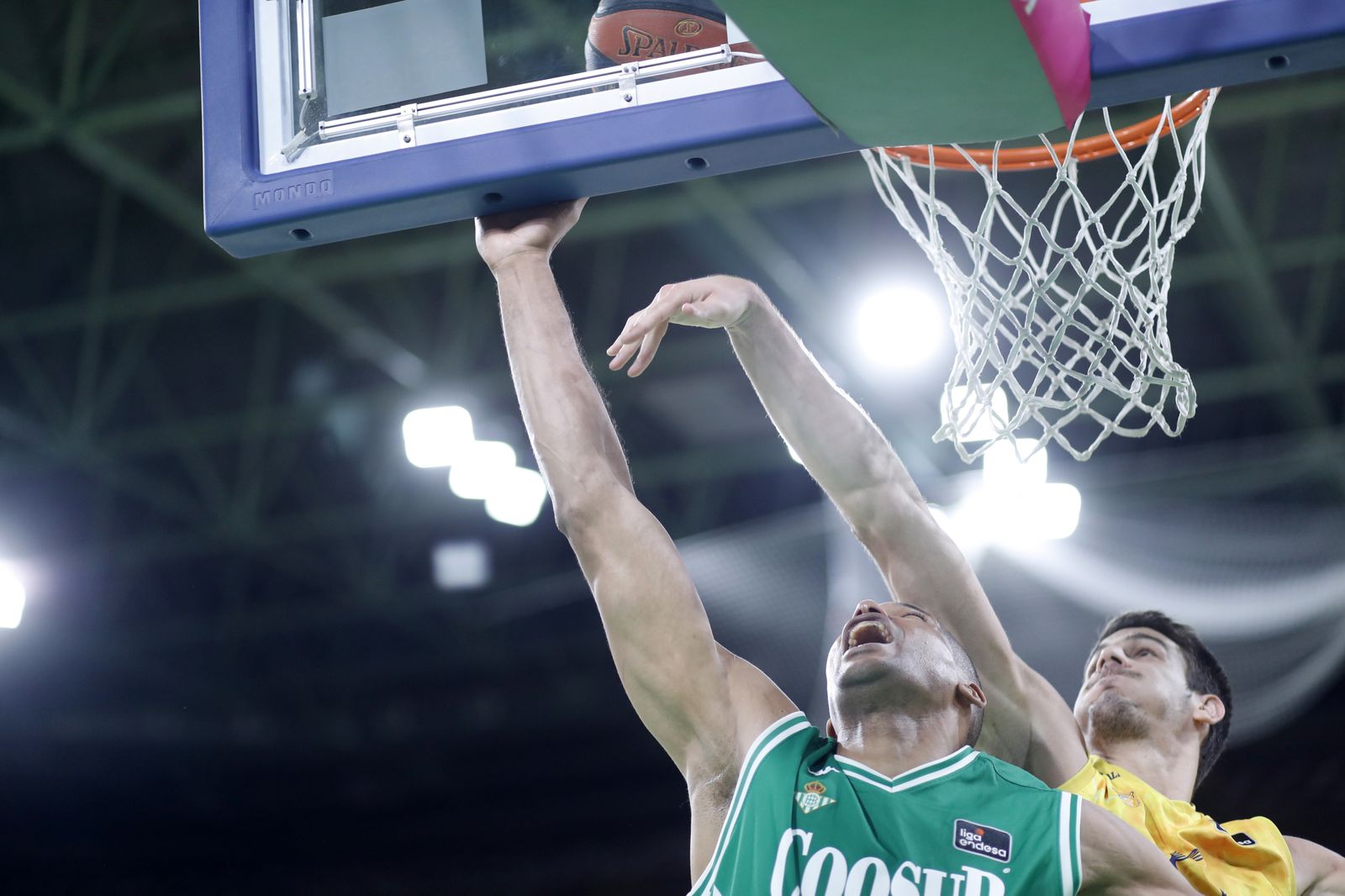 Las imágenes de la salvación del Coosur Betis