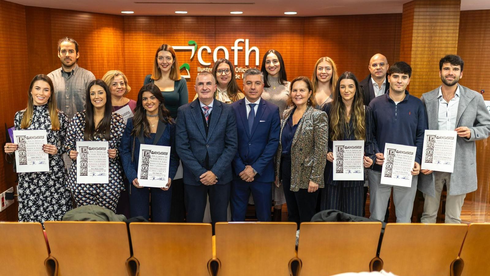 Jóvenes farmacéuticos en su bienvenida.