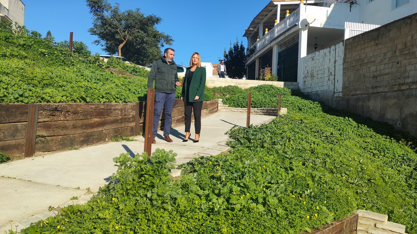 Ana Carrera y Javier Pizarro visitaron varias obras realizadas en la localidad.
