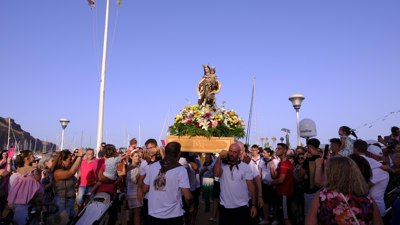 Procesión marinera  de la Virgen del Carmen en Aguadulce